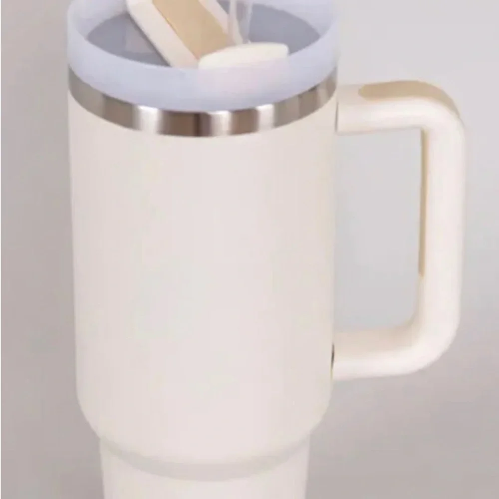 40 OZ Adventure Quencher Travel Tumbler Insulated Cup Handle Lid Straw, Cream‎